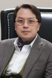 Dr. Simon Lee